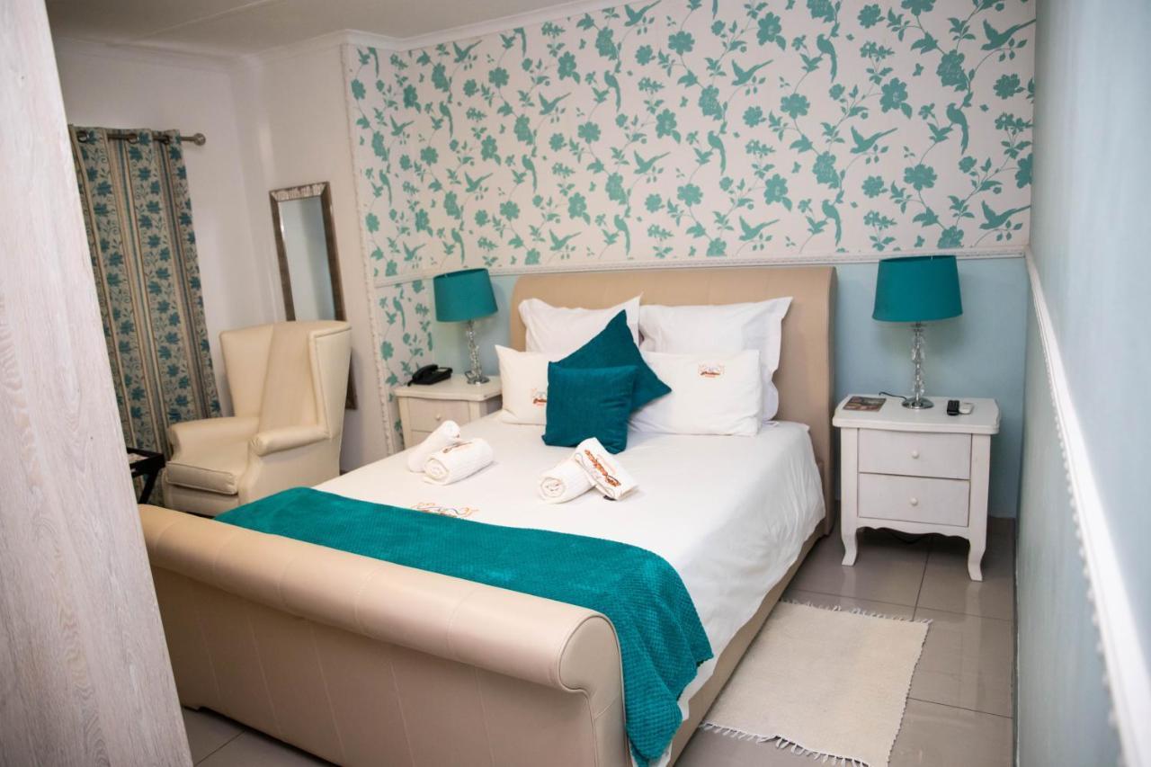 A-Z Boutique Guesthouse Виндхук Экстерьер фото