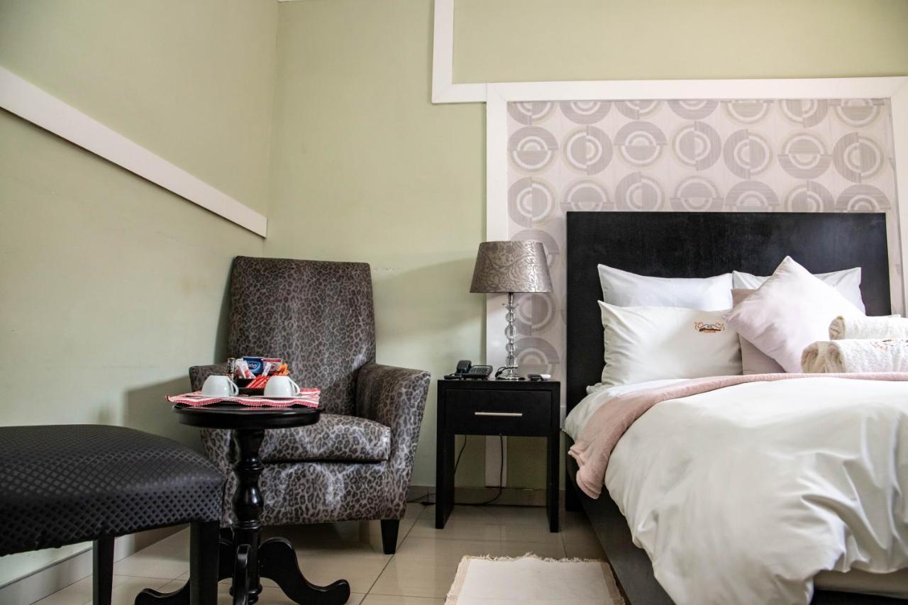 A-Z Boutique Guesthouse Виндхук Экстерьер фото