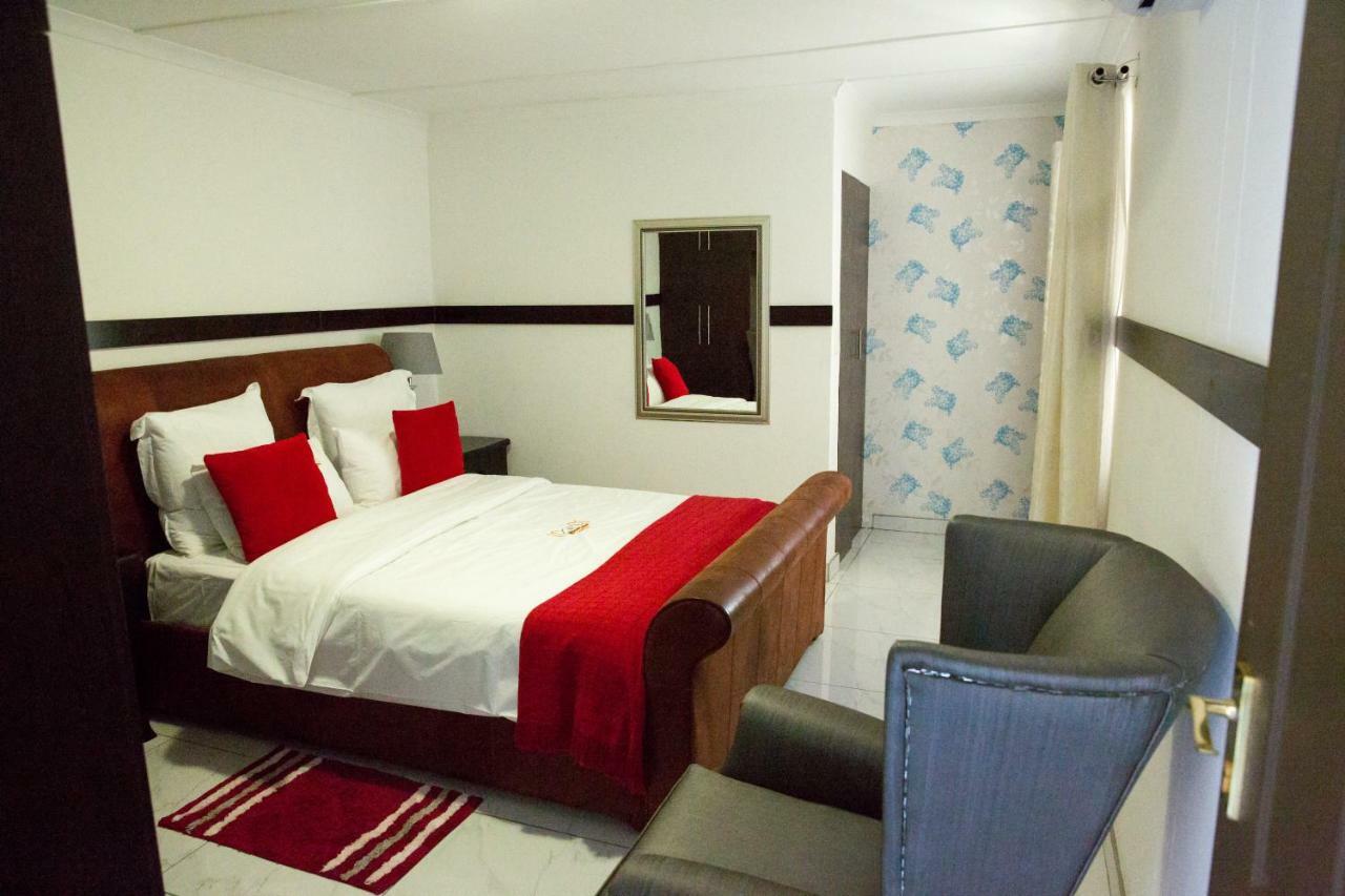 A-Z Boutique Guesthouse Виндхук Экстерьер фото