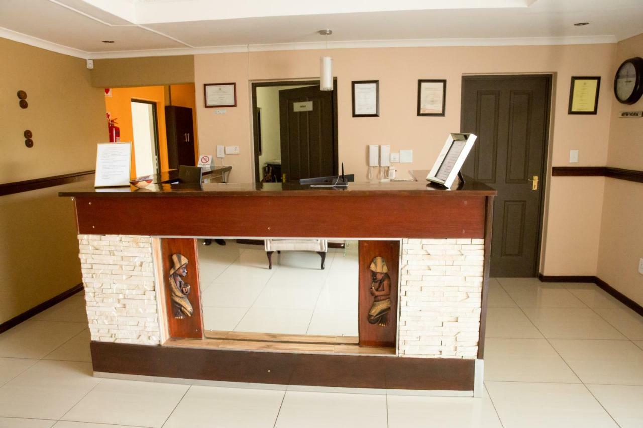 A-Z Boutique Guesthouse Виндхук Экстерьер фото
